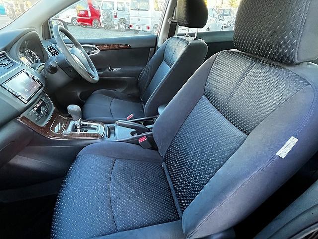 シルフィ Ｇ　Ｇ　メーカーオプションナビ　バックカメラ　デュアルエアコン　フルセグＴＶ　横滑り防止機能　キーフリーエントリーシステム　プッシュエンジンスタート　ブルートゥース　ＥＴＣ　純正アルミホイール（7枚目）