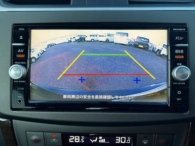 シルフィ Ｇ　Ｇ　メーカーオプションナビ　バックカメラ　デュアルエアコン　フルセグＴＶ　横滑り防止機能　キーフリーエントリーシステム　プッシュエンジンスタート　ブルートゥース　ＥＴＣ　純正アルミホイール（12枚目）