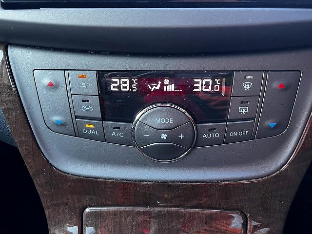 シルフィ Ｇ　Ｇ　メーカーオプションナビ　バックカメラ　デュアルエアコン　フルセグＴＶ　横滑り防止機能　キーフリーエントリーシステム　プッシュエンジンスタート　ブルートゥース　ＥＴＣ　純正アルミホイール（18枚目）