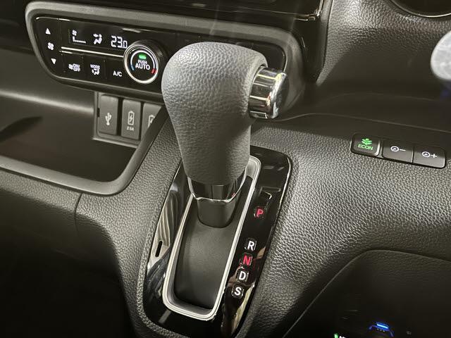 Ｎ－ＢＯＸカスタム Ｌ　４ＷＤ　走行：２００００万キロ　衝突軽減ブレーキ　ナビ　フルセグＴＶ　ＤＶＤ再生　Ｂｌｕｅｔｏｏｔｈ　バックカメラ　ＥＴＣ車載器　ＬＥＤヘッドライト　両側パワースライドドア　プッシュスタート（21枚目）