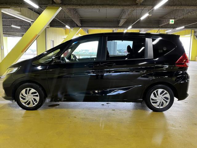 フリード Ｇ　６人乗り　走行：２６０００キロ　ホンダセンシング　ナビ　ＴＶ　Ｂｌｕｅｔｏｏｔｈ　ＤＶＤ再生　ＥＴＣ　前席シートヒーター　バックカメラ　両側パワースライドドア　プッシュスタート　キーフリー　ＬＥＤ（10枚目）