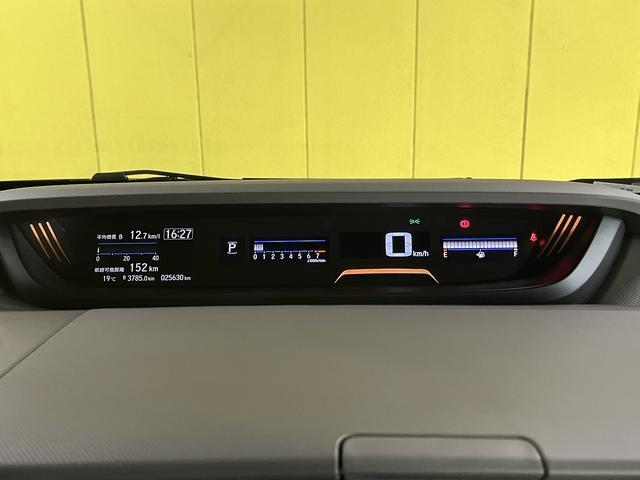 フリード Ｇ　６人乗り　走行：２６０００キロ　ホンダセンシング　ナビ　ＴＶ　Ｂｌｕｅｔｏｏｔｈ　ＤＶＤ再生　ＥＴＣ　前席シートヒーター　バックカメラ　両側パワースライドドア　プッシュスタート　キーフリー　ＬＥＤ（12枚目）