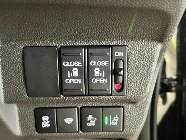 フリード Ｇ　６人乗り　走行：２６０００キロ　ホンダセンシング　ナビ　ＴＶ　Ｂｌｕｅｔｏｏｔｈ　ＤＶＤ再生　ＥＴＣ　前席シートヒーター　バックカメラ　両側パワースライドドア　プッシュスタート　キーフリー　ＬＥＤ（15枚目）