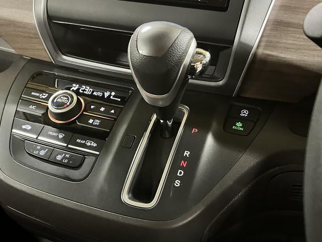 フリード Ｇ　６人乗り　走行：２６０００キロ　ホンダセンシング　ナビ　ＴＶ　Ｂｌｕｅｔｏｏｔｈ　ＤＶＤ再生　ＥＴＣ　前席シートヒーター　バックカメラ　両側パワースライドドア　プッシュスタート　キーフリー　ＬＥＤ（20枚目）