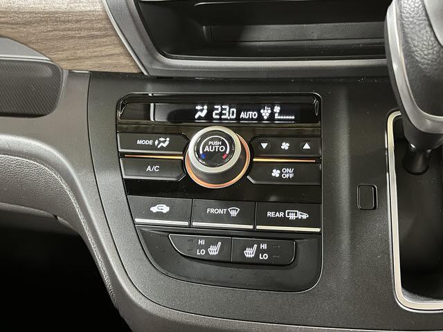 フリード Ｇ　６人乗り　走行：２６０００キロ　ホンダセンシング　ナビ　ＴＶ　Ｂｌｕｅｔｏｏｔｈ　ＤＶＤ再生　ＥＴＣ　前席シートヒーター　バックカメラ　両側パワースライドドア　プッシュスタート　キーフリー　ＬＥＤ（21枚目）