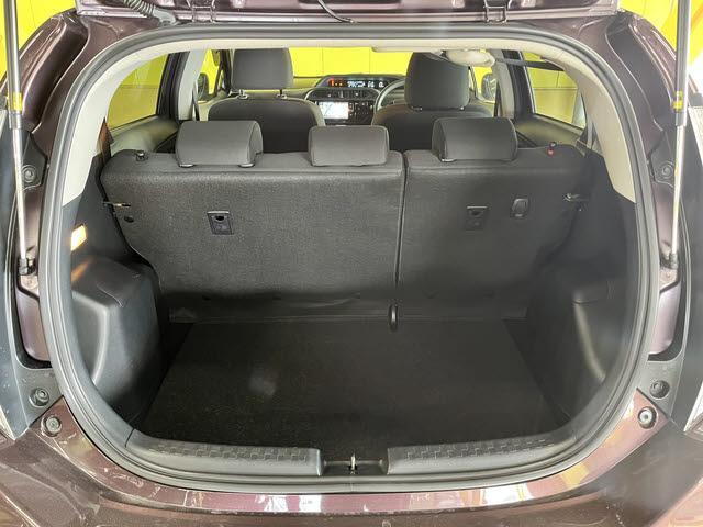 アクア Ｓスタイルブラック　セーフティセンス　走行：２９０００キロ　ナビ　ＴＶ　Ｂｌｕｅｔｏｏｔｈ　ＤＶＤ再生　バックカメラ　ＥＴＣ車載器　プッシュスタート　キーフリー（8枚目）