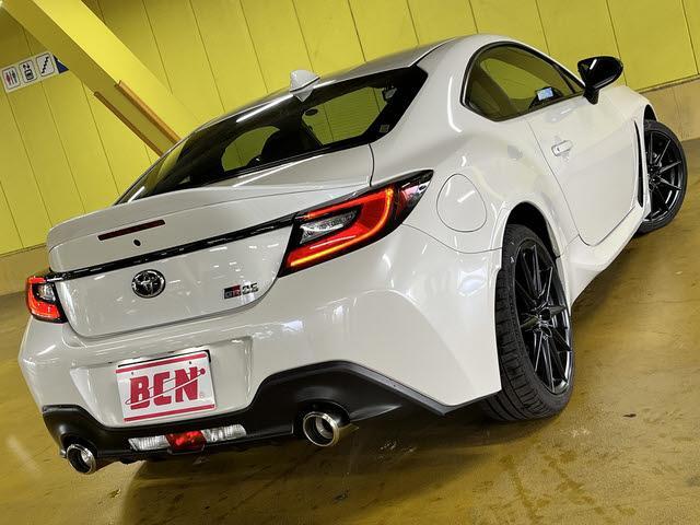 ＧＲ８６ ＲＺ　ＲＺ　６速マニュアル　車検：令和８年３月　走行：８７００キロ　純正リアスポイラー　ナビ　フルセグＴＶ　ＤＶＤ再生　Ｂｌｕｅｔｏｏｔｈ　バックカメラ　ＥＴＣ車載器　クルーズコントロール　プッシュスタート（6枚目）