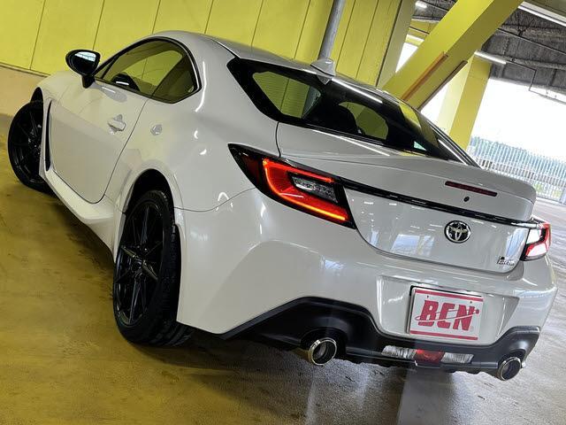 ＧＲ８６ ＲＺ　ＲＺ　６速マニュアル　車検：令和８年３月　走行：８７００キロ　純正リアスポイラー　ナビ　フルセグＴＶ　ＤＶＤ再生　Ｂｌｕｅｔｏｏｔｈ　バックカメラ　ＥＴＣ車載器　クルーズコントロール　プッシュスタート（8枚目）