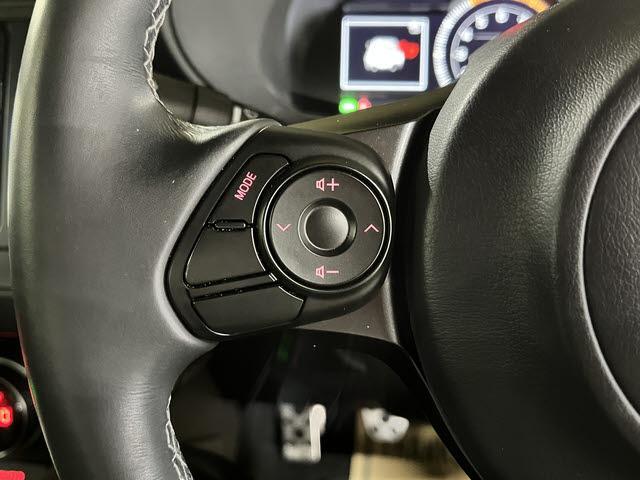 ＧＲ８６ ＲＺ　ＲＺ　６速マニュアル　車検：令和８年３月　走行：８７００キロ　純正リアスポイラー　ナビ　フルセグＴＶ　ＤＶＤ再生　Ｂｌｕｅｔｏｏｔｈ　バックカメラ　ＥＴＣ車載器　クルーズコントロール　プッシュスタート（13枚目）