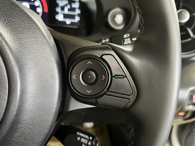 ＧＲ８６ ＲＺ　ＲＺ　６速マニュアル　車検：令和８年３月　走行：８７００キロ　純正リアスポイラー　ナビ　フルセグＴＶ　ＤＶＤ再生　Ｂｌｕｅｔｏｏｔｈ　バックカメラ　ＥＴＣ車載器　クルーズコントロール　プッシュスタート（14枚目）