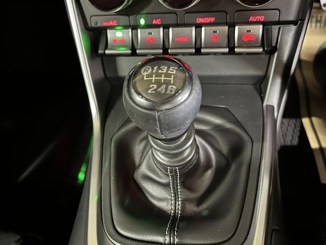 ＧＲ８６ ＲＺ　ＲＺ　６速マニュアル　車検：令和８年３月　走行：８７００キロ　純正リアスポイラー　ナビ　フルセグＴＶ　ＤＶＤ再生　Ｂｌｕｅｔｏｏｔｈ　バックカメラ　ＥＴＣ車載器　クルーズコントロール　プッシュスタート（19枚目）