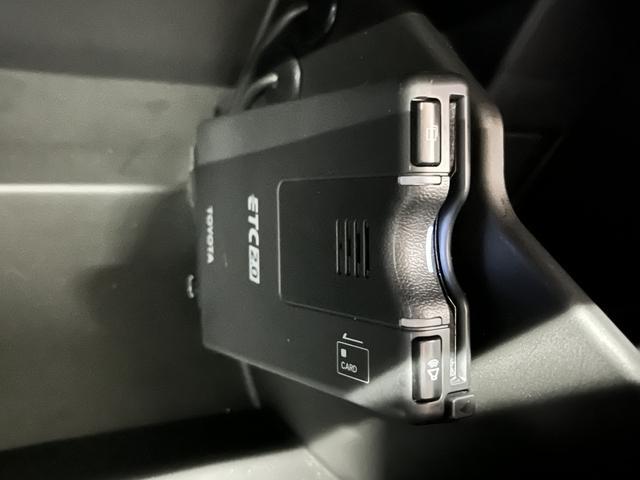 ＧＲ８６ ＲＺ　ＲＺ　６速マニュアル　車検：令和８年３月　走行：８７００キロ　純正リアスポイラー　ナビ　フルセグＴＶ　ＤＶＤ再生　Ｂｌｕｅｔｏｏｔｈ　バックカメラ　ＥＴＣ車載器　クルーズコントロール　プッシュスタート（21枚目）