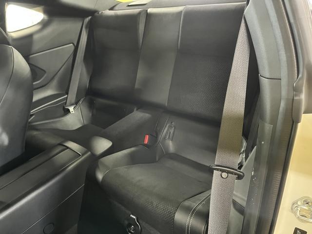 ＧＲ８６ ＲＺ　ＲＺ　６速マニュアル　車検：令和８年３月　走行：８７００キロ　純正リアスポイラー　ナビ　フルセグＴＶ　ＤＶＤ再生　Ｂｌｕｅｔｏｏｔｈ　バックカメラ　ＥＴＣ車載器　クルーズコントロール　プッシュスタート（25枚目）