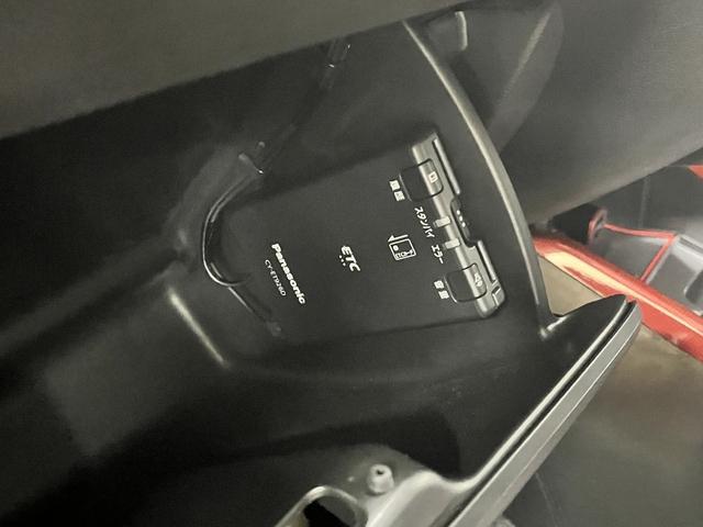スイフトスポーツ ベースグレード　車検：令和９年３月　スポーツ　６速マニュアル　８インチナビ　フルセグＴＶ　ＤＶＤ再生　Ｂｌｕｅｔｏｏｔｈ　全方位カメラ　ＥＴＣ車載器　ＬＥＤヘッドライト　クルーズコントロール　プッシュスタート（19枚目）