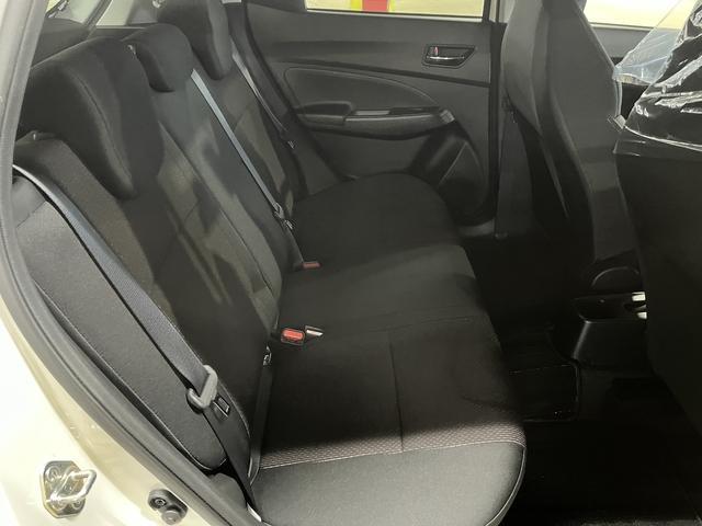スイフトスポーツ ベースグレード　車検：令和９年３月　スポーツ　６速マニュアル　８インチナビ　フルセグＴＶ　ＤＶＤ再生　Ｂｌｕｅｔｏｏｔｈ　全方位カメラ　ＥＴＣ車載器　ＬＥＤヘッドライト　クルーズコントロール　プッシュスタート（23枚目）