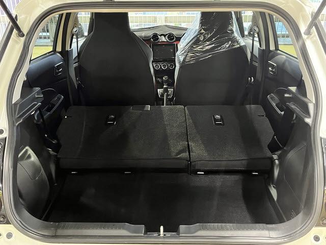スイフトスポーツ ベースグレード　車検：令和９年３月　スポーツ　６速マニュアル　８インチナビ　フルセグＴＶ　ＤＶＤ再生　Ｂｌｕｅｔｏｏｔｈ　全方位カメラ　ＥＴＣ車載器　ＬＥＤヘッドライト　クルーズコントロール　プッシュスタート（27枚目）