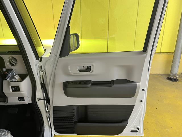 Ｎ－ＢＯＸ ベースグレード　ＮＢＯＸ＿両側パワースライドドア　ＳＢテーブル　ダムド仕様　電子パーキング　クルーズコントロール　ライトレベライザ　横滑り防止（9枚目）