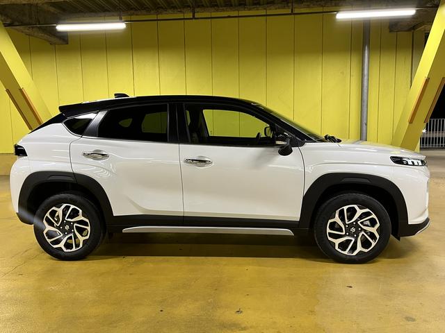 フロンクス ベースグレード　ベース＿全方位モニタ＿純正９インチナビ　ＴＶ　ＬＥＤヘッドライト　シートヒーター　プッシュスタート　クルーズコントロール（4枚目）