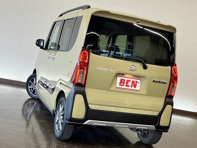 タント ファンクロス　ベース＿Ｗパワスラ　社外ナビ　両側パワースライドドア　ＬＥＤライト　スマートアシスト　シートヒーター　ルーフレール　ＣＤ　コーナーセンサー　電子パーキング（7枚目）