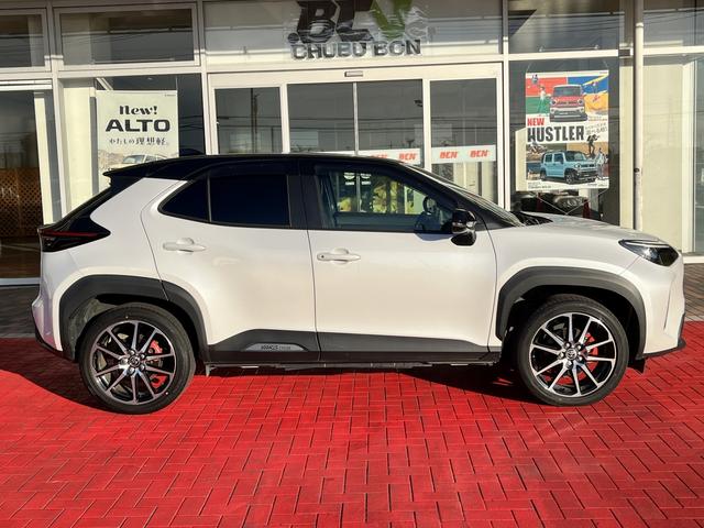 ヤリスクロス ハイブリッド　ＧＲスポーツ　ハイブリッドＧＲスポーツ＿　純正ディスプレイオーディオ　全方位モニター　プリクラッシュセーフティ　クルーズコントロール　レーントレーシングアシスト　パーキングサポートブレーキ　ドラレコ（4枚目）