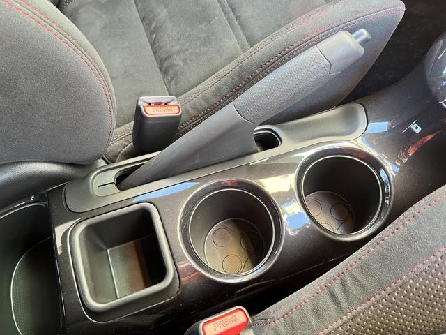 ジューク ニスモ　４ＷＤ　ターボ　純正アルミ　全方位カメラ　ＥＴＣ　キーフリー　プッシュスタート　ＨＩＤヘッドライト　オートライト（24枚目）