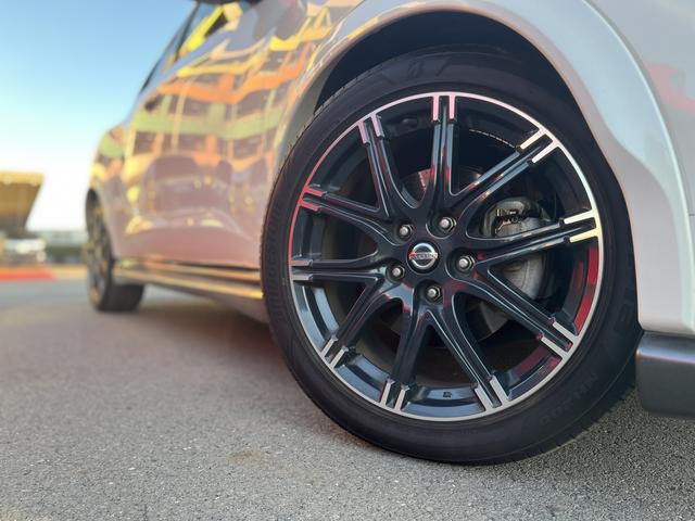 ジューク ニスモ　４ＷＤ　ターボ　純正アルミ　全方位カメラ　ＥＴＣ　キーフリー　プッシュスタート　ＨＩＤヘッドライト　オートライト（32枚目）