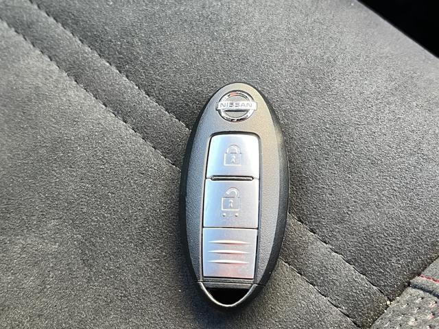 ジューク ニスモ　４ＷＤ　ターボ　純正アルミ　全方位カメラ　ＥＴＣ　キーフリー　プッシュスタート　ＨＩＤヘッドライト　オートライト（35枚目）