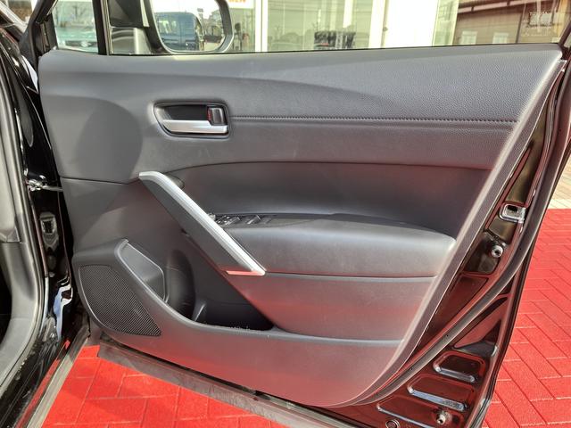 カローラクロス ハイブリッド　Ｚ　ハイブリッドＺ＿純正１０．５インチナビ　ＴＶ　バックカメラ　ＥＴＣ２．０　パワーバックドア　レーダークルーズコントロール　シートヒーター　ＬＥＤヘッドライト　パワーシート　Ｂｌｕｅｔｏｏｔｈ　ＵＳＢ（9枚目）