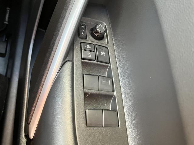 カローラクロス ハイブリッド　Ｚ　ハイブリッドＺ＿純正１０．５インチナビ　ＴＶ　バックカメラ　ＥＴＣ２．０　パワーバックドア　レーダークルーズコントロール　シートヒーター　ＬＥＤヘッドライト　パワーシート　Ｂｌｕｅｔｏｏｔｈ　ＵＳＢ（12枚目）