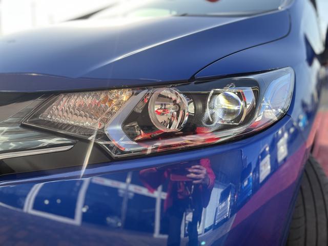 フィットハイブリッド Ｌパッケージ　車検：令和８年１２月　クルコン　ＥＴＣ　アイドリングストップ　Ｐスタ　キーフリー　ＬＥＤヘッドライト　オートライト　ＡＵＸ　ＵＳＢ（6枚目）