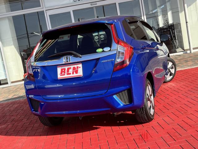 フィットハイブリッド Ｌパッケージ　車検：令和８年１２月　クルコン　ＥＴＣ　アイドリングストップ　Ｐスタ　キーフリー　ＬＥＤヘッドライト　オートライト　ＡＵＸ　ＵＳＢ（14枚目）