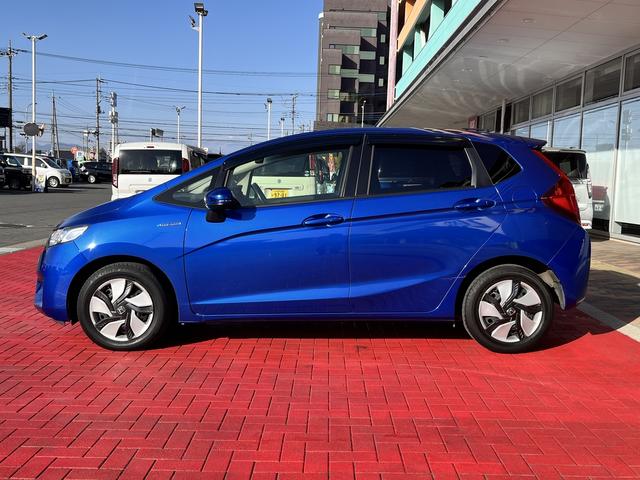 フィットハイブリッド Ｌパッケージ　車検：令和８年１２月　クルコン　ＥＴＣ　アイドリングストップ　Ｐスタ　キーフリー　ＬＥＤヘッドライト　オートライト　ＡＵＸ　ＵＳＢ（17枚目）