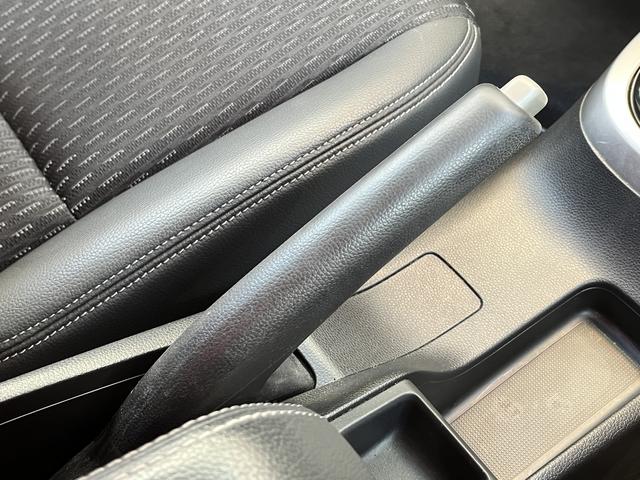 フィットハイブリッド Ｌパッケージ　車検：令和８年１２月　クルコン　ＥＴＣ　アイドリングストップ　Ｐスタ　キーフリー　ＬＥＤヘッドライト　オートライト　ＡＵＸ　ＵＳＢ（32枚目）