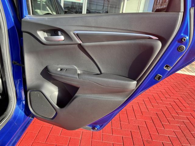 フィットハイブリッド Ｌパッケージ　車検：令和８年１２月　クルコン　ＥＴＣ　アイドリングストップ　Ｐスタ　キーフリー　ＬＥＤヘッドライト　オートライト　ＡＵＸ　ＵＳＢ（36枚目）