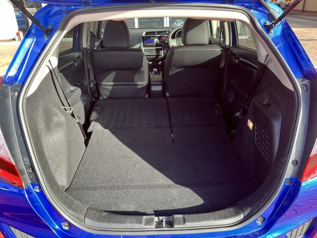 フィットハイブリッド Ｌパッケージ　車検：令和８年１２月　クルコン　ＥＴＣ　アイドリングストップ　Ｐスタ　キーフリー　ＬＥＤヘッドライト　オートライト　ＡＵＸ　ＵＳＢ（44枚目）