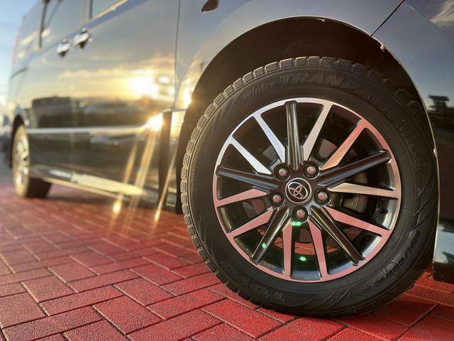 ノア Ｓｉ　ダブルバイビー　車検：令和９年１０月　衝突軽減　Ｉストップ　ナビ　ＴＶ　Ｂｌｕｅｔｏｏｔｈ　バックカメラ　ＥＴＣ車載器　両側パワースライドドア　後席ＦＤモニター　純正アルミ　プッシュスタート　キーフリー　クルコン（7枚目）