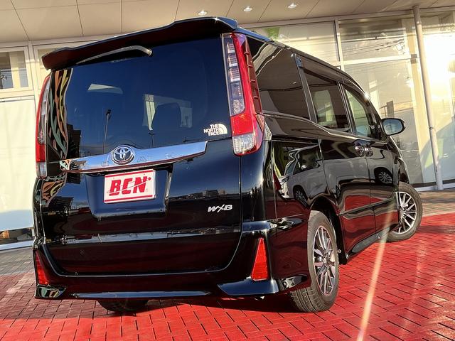 ノア Ｓｉ　ダブルバイビー　車検：令和９年１０月　衝突軽減　Ｉストップ　ナビ　ＴＶ　Ｂｌｕｅｔｏｏｔｈ　バックカメラ　ＥＴＣ車載器　両側パワースライドドア　後席ＦＤモニター　純正アルミ　プッシュスタート　キーフリー　クルコン（10枚目）