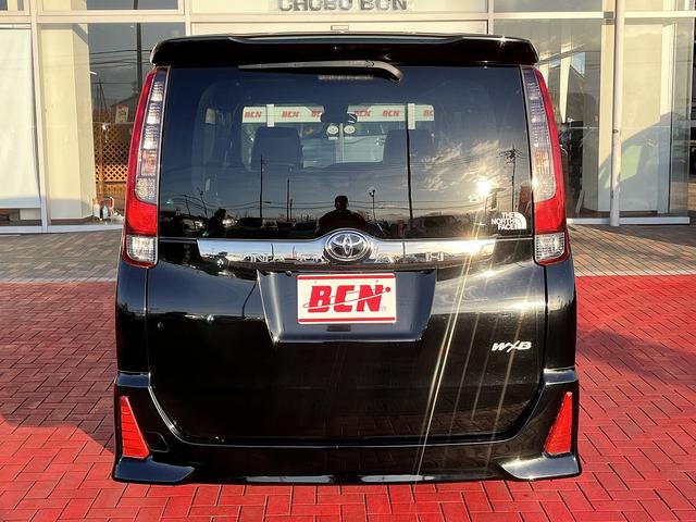 ノア Ｓｉ　ダブルバイビー　車検：令和９年１０月　衝突軽減　Ｉストップ　ナビ　ＴＶ　Ｂｌｕｅｔｏｏｔｈ　バックカメラ　ＥＴＣ車載器　両側パワースライドドア　後席ＦＤモニター　純正アルミ　プッシュスタート　キーフリー　クルコン（11枚目）