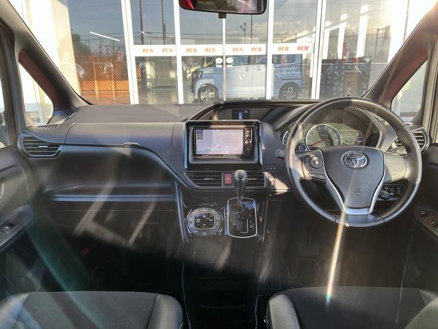 ノア Ｓｉ　ダブルバイビー　車検：令和９年１０月　衝突軽減　Ｉストップ　ナビ　ＴＶ　Ｂｌｕｅｔｏｏｔｈ　バックカメラ　ＥＴＣ車載器　両側パワースライドドア　後席ＦＤモニター　純正アルミ　プッシュスタート　キーフリー　クルコン（18枚目）