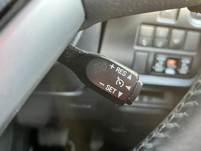 ノア Ｓｉ　ダブルバイビー　車検：令和９年１０月　衝突軽減　Ｉストップ　ナビ　ＴＶ　Ｂｌｕｅｔｏｏｔｈ　バックカメラ　ＥＴＣ車載器　両側パワースライドドア　後席ＦＤモニター　純正アルミ　プッシュスタート　キーフリー　クルコン（24枚目）