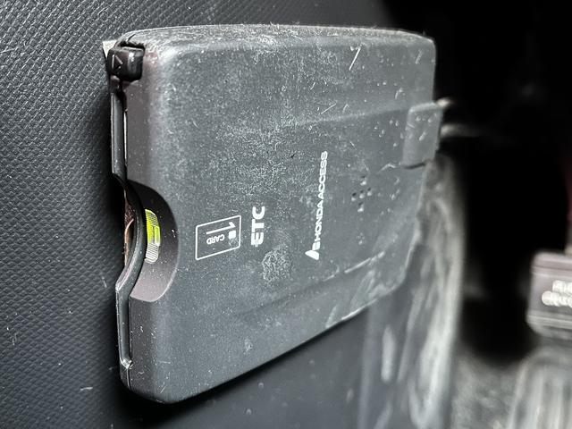 ノア Ｓｉ　ダブルバイビー　車検：令和９年１０月　衝突軽減　Ｉストップ　ナビ　ＴＶ　Ｂｌｕｅｔｏｏｔｈ　バックカメラ　ＥＴＣ車載器　両側パワースライドドア　後席ＦＤモニター　純正アルミ　プッシュスタート　キーフリー　クルコン（37枚目）