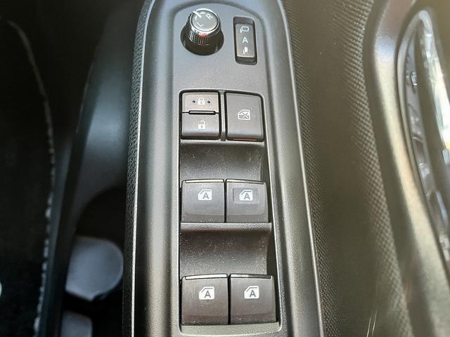 ノア Ｓｉ　ダブルバイビー　車検：令和９年１０月　衝突軽減　Ｉストップ　ナビ　ＴＶ　Ｂｌｕｅｔｏｏｔｈ　バックカメラ　ＥＴＣ車載器　両側パワースライドドア　後席ＦＤモニター　純正アルミ　プッシュスタート　キーフリー　クルコン（38枚目）