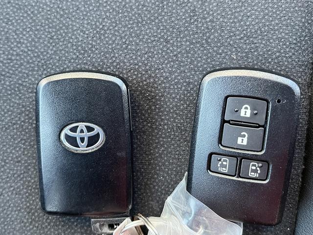 ノア Ｓｉ　ダブルバイビー　車検：令和９年１０月　衝突軽減　Ｉストップ　ナビ　ＴＶ　Ｂｌｕｅｔｏｏｔｈ　バックカメラ　ＥＴＣ車載器　両側パワースライドドア　後席ＦＤモニター　純正アルミ　プッシュスタート　キーフリー　クルコン（48枚目）