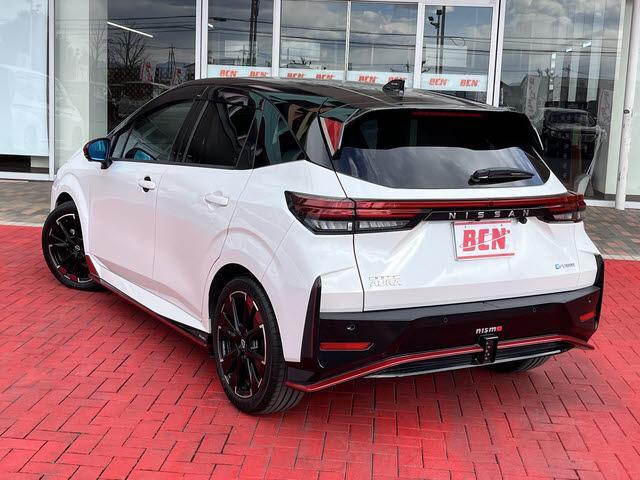 オーラ ニスモ　車検：令和９年４月　走行：８０００キロ　ニスモ　衝突軽減　プリパイロット　アラウンドビューモニター　ナビ　ＴＶ　Ｂｌｕｅｔｏｏｔｈ　キーフリー　電動パーキング　ブレーキオートホールド　ＬＥＤ（10枚目）