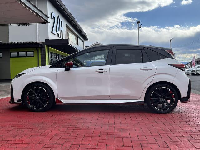 オーラ ニスモ　車検：令和９年４月　走行：８０００キロ　ニスモ　衝突軽減　プリパイロット　アラウンドビューモニター　ナビ　ＴＶ　Ｂｌｕｅｔｏｏｔｈ　キーフリー　電動パーキング　ブレーキオートホールド　ＬＥＤ（11枚目）