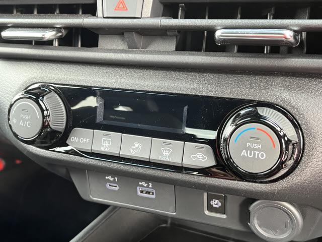 オーラ ニスモ　車検：令和９年４月　走行：８０００キロ　ニスモ　衝突軽減　プリパイロット　アラウンドビューモニター　ナビ　ＴＶ　Ｂｌｕｅｔｏｏｔｈ　キーフリー　電動パーキング　ブレーキオートホールド　ＬＥＤ（20枚目）