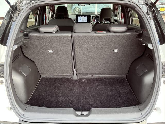 オーラ ニスモ　車検：令和９年４月　走行：８０００キロ　ニスモ　衝突軽減　プリパイロット　アラウンドビューモニター　ナビ　ＴＶ　Ｂｌｕｅｔｏｏｔｈ　キーフリー　電動パーキング　ブレーキオートホールド　ＬＥＤ（21枚目）