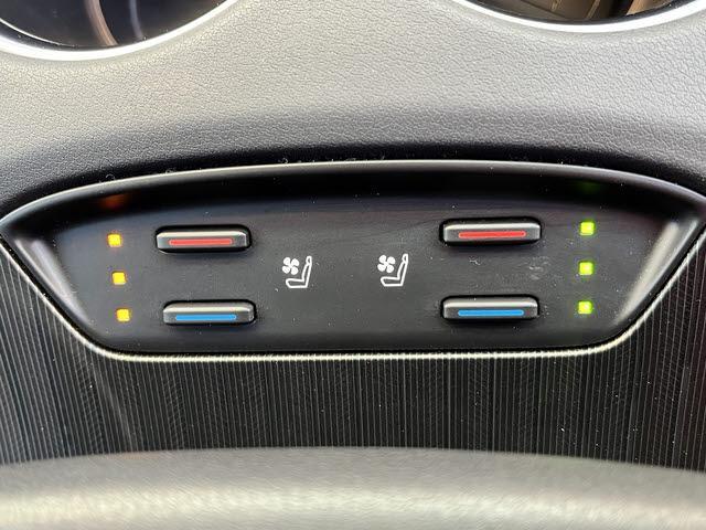 ハリアー Ｚ　レザーパッケージ　車検：令和８年１２月　走行：２６０００キロ　モデリスタエアロ　　　衝突軽減　Ｄオーディオ　フルセグＴＶ　Ｂｌｕｅｔｏｏｔｈ　全方位カメラ　パワーバックドア　ＥＴＣ車載器　シートヒーター　パワーシート（18枚目）