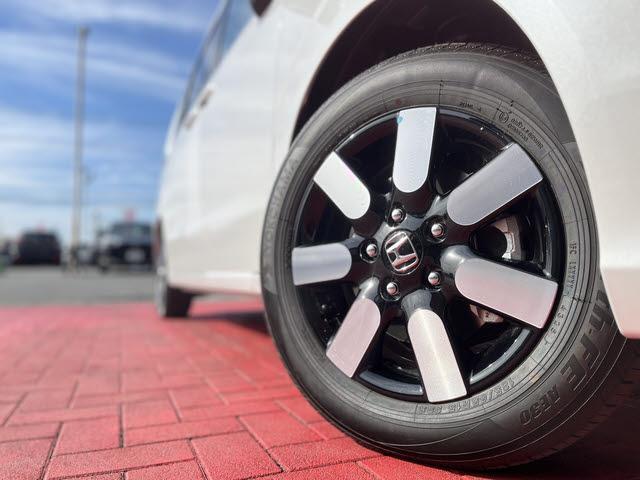 フリード ｅ：ＨＥＶエアー　ＥＸ　登録届出済未使用車　６人乗り　車検：令和１０年１１月　衝突軽減　電動パーキング　ブレーキオートホールド　両側パワースライドドア　プッシュスタート　キーフリー　ＬＥＤヘッドライト（6枚目）