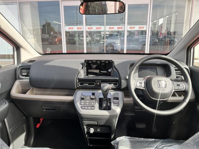 フリード ｅ：ＨＥＶエアー　ＥＸ　登録届出済未使用車　６人乗り　車検：令和１０年１１月　衝突軽減　電動パーキング　ブレーキオートホールド　両側パワースライドドア　プッシュスタート　キーフリー　ＬＥＤヘッドライト（12枚目）